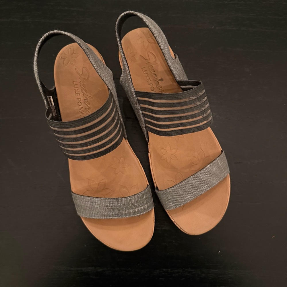 Skechers Luxe Foam Wedges size 10 - Picture 2 of 6